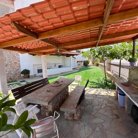 Apartment In Salamina With Garden & Sea View Selinia エクステリア 写真