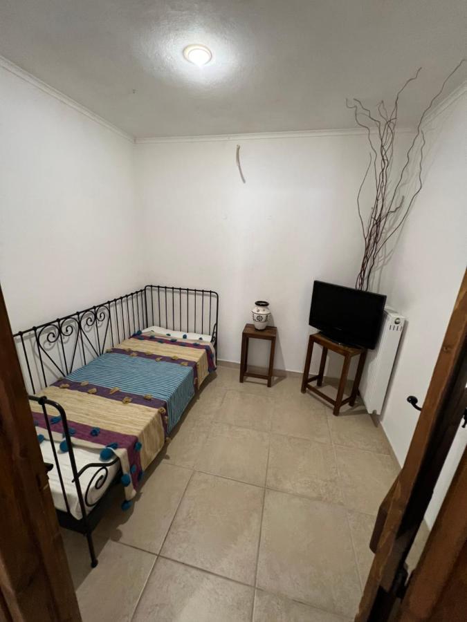 Apartment In Salamina With Garden & Sea View Selinia エクステリア 写真