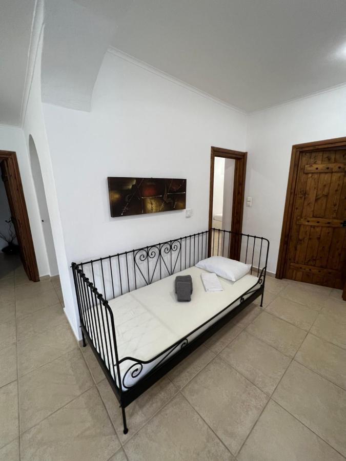 Apartment In Salamina With Garden & Sea View Selinia エクステリア 写真