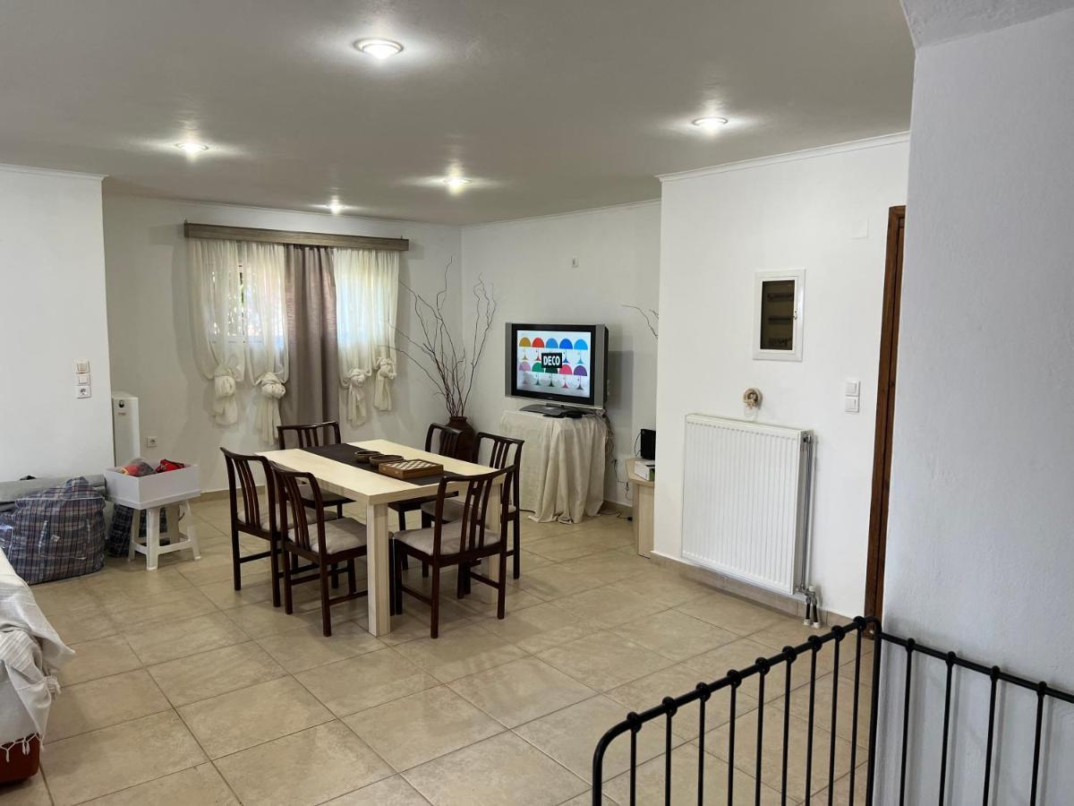 Apartment In Salamina With Garden & Sea View Selinia エクステリア 写真