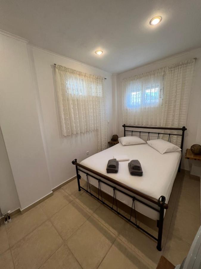 Apartment In Salamina With Garden & Sea View Selinia エクステリア 写真